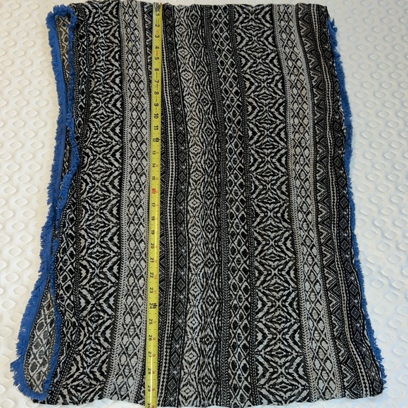 American Eagle Infinity Scarf - Picture 4 of 6